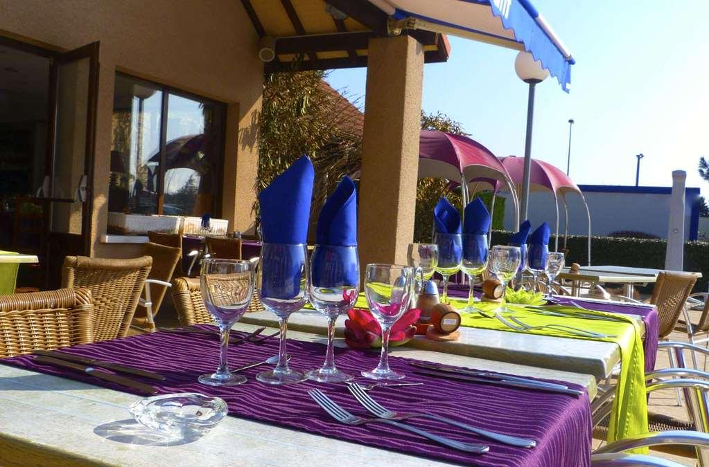 Le Roxane Hotel Saint-Laurent-des-Vignes Ресторант снимка