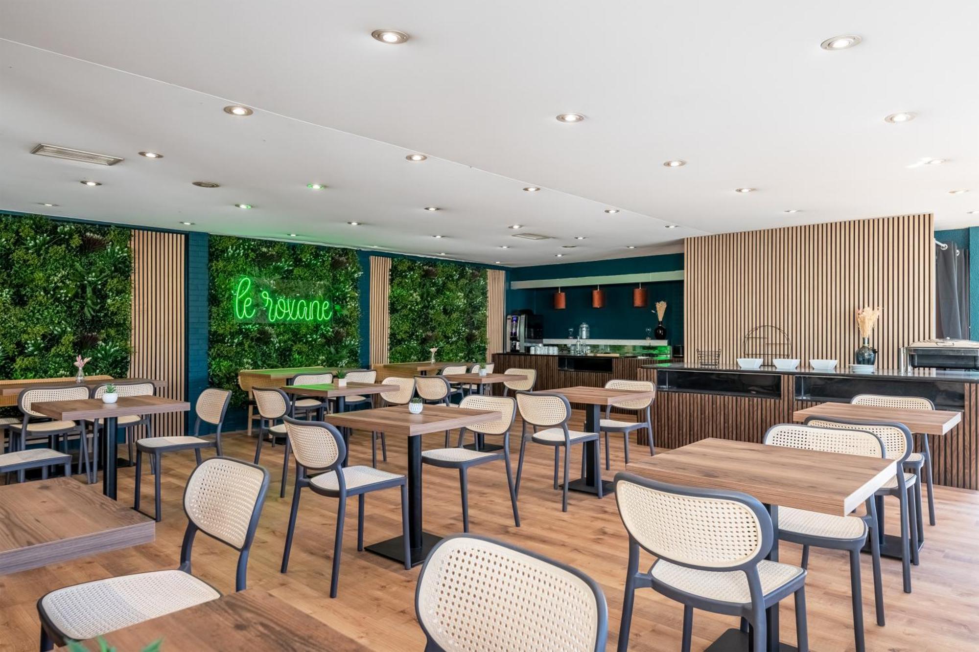 Le Roxane Hotel Saint-Laurent-des-Vignes Екстериор снимка