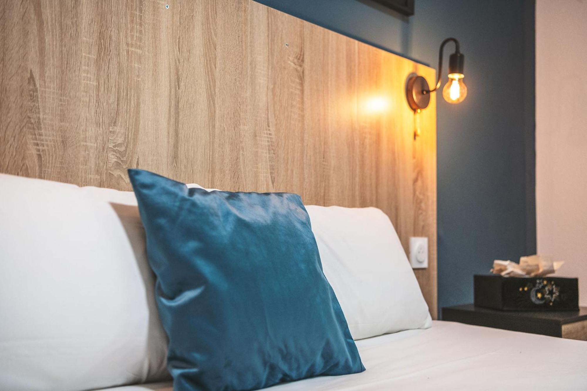 Le Roxane Hotel Saint-Laurent-des-Vignes Екстериор снимка