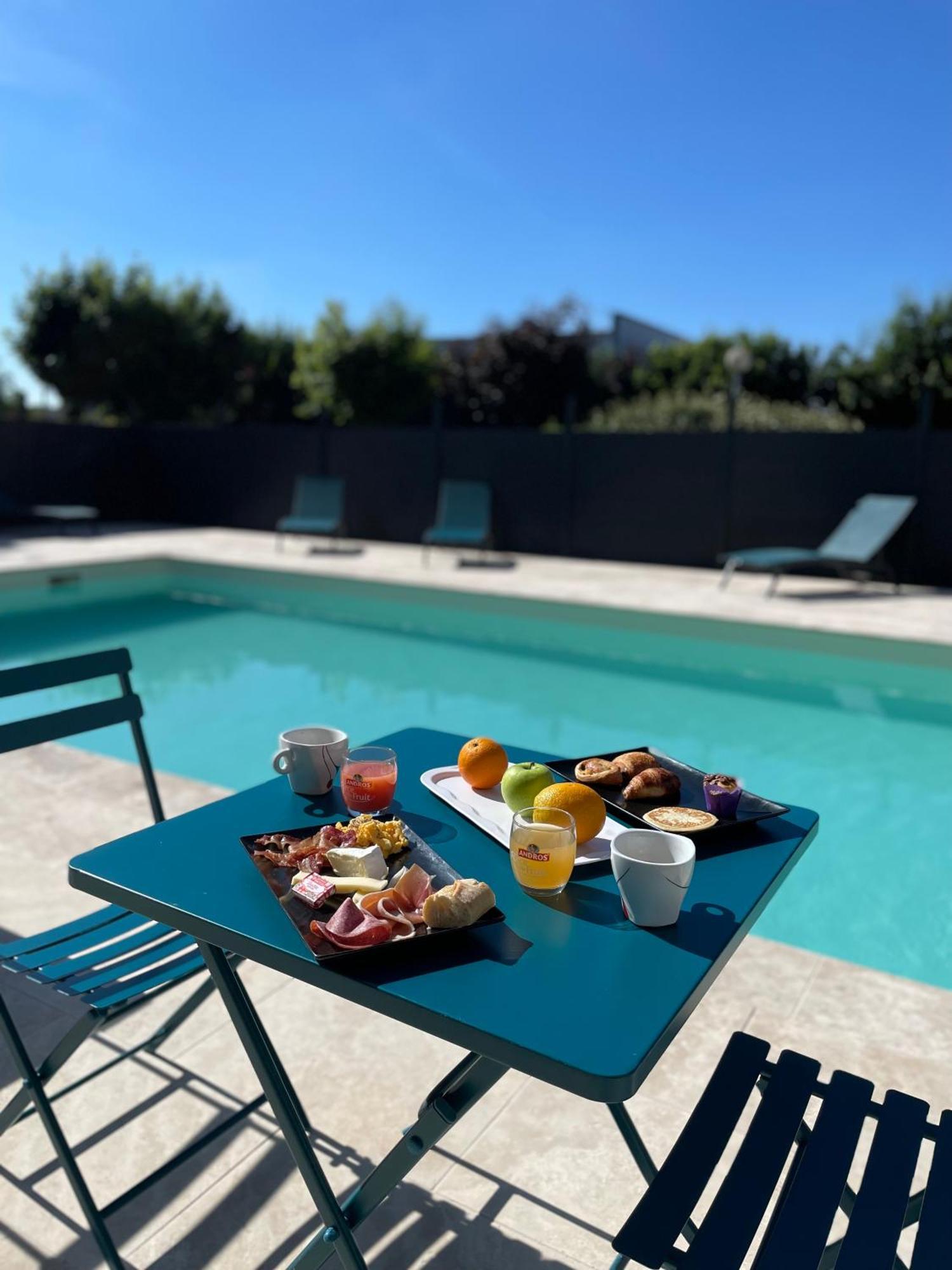 Le Roxane Hotel Saint-Laurent-des-Vignes Екстериор снимка