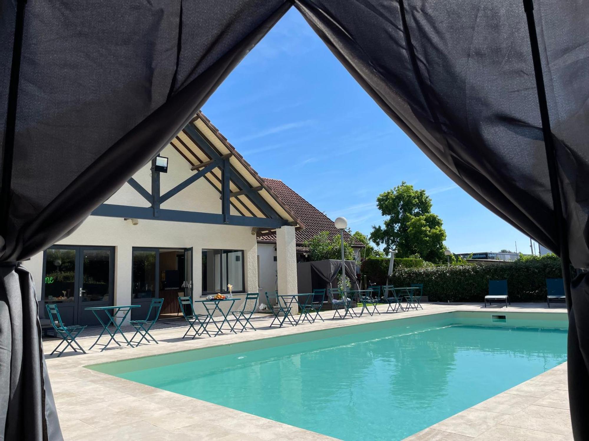 Le Roxane Hotel Saint-Laurent-des-Vignes Екстериор снимка