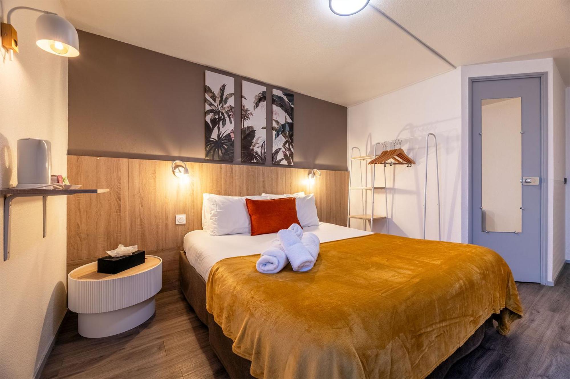 Le Roxane Hotel Saint-Laurent-des-Vignes Екстериор снимка