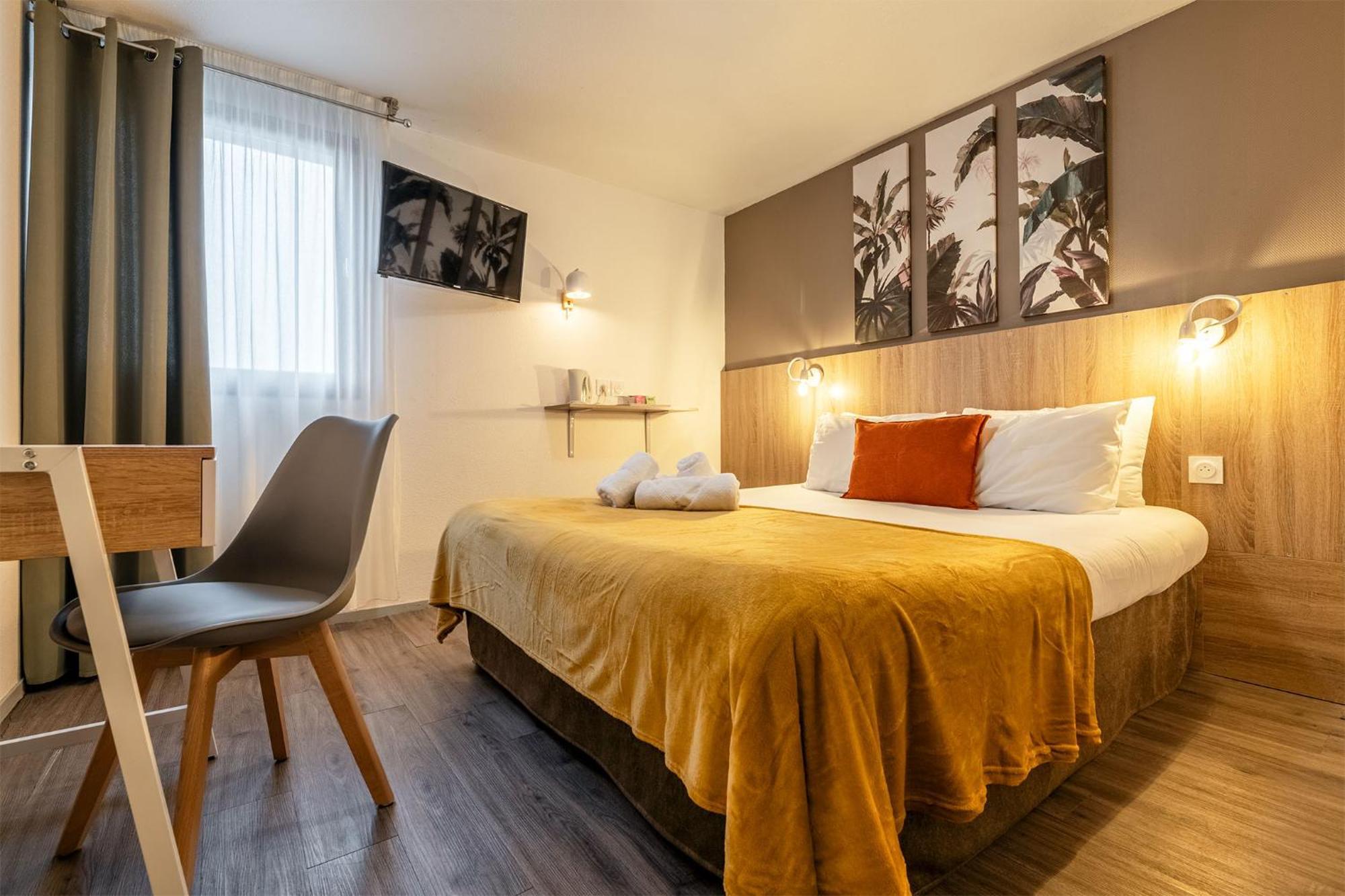 Le Roxane Hotel Saint-Laurent-des-Vignes Екстериор снимка